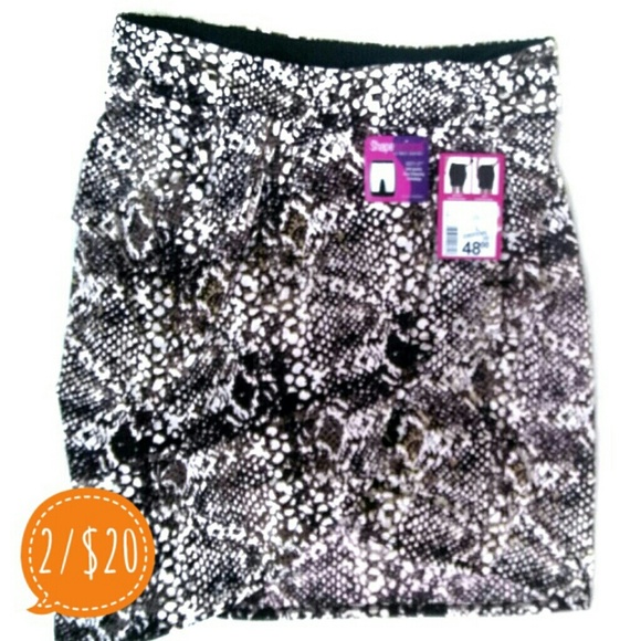 2/$20! Snakeskin Skirt with Butt Shaper - Picture 7 of 7